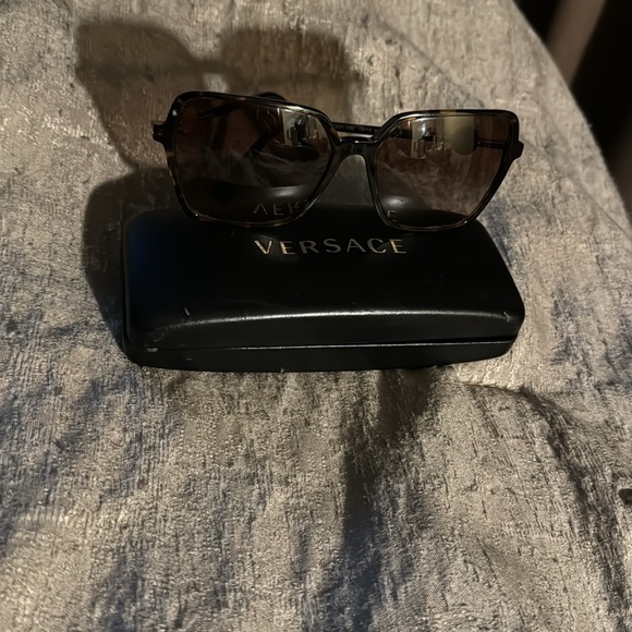 VERSACE - Picture 2 of 4